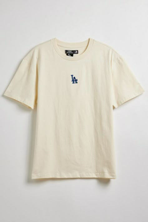 Pro Standard UO Exclusive Los Angeles Dodgers Tee Things To Get Your Boyfriend, Dodgers Shirt, Dodgers Shirts, Football Graphic Tee, Masc Outfits, Vacation Outfit Ideas, Mens Trendy Outfits, Sleeveless Pullover, Casual Styles