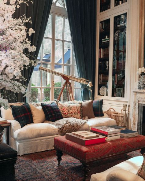 Ralph Lauren Living Room, Ralph Lauren Interior Design, Ralph Lauren Home Living Room, Ralph Lauren Interiors, Cozy Decor, Ralph Lauren Home, Living Room Inspiration, Dream Home Design, Luxury Living Room