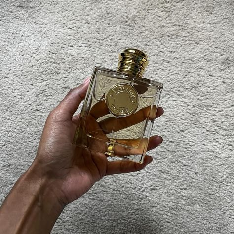 Have you tried this yet? Raveena currently smells like a bottle of goddess. (Until I empty this one, I’ve been eyeing on something else currently)⚱️✨ #burberry #burberryperfume #burberrygoddess #goddess #edp #vanilla #france #perfume #parfum #gold Burberry Goddess, Perfume Burberry, Burberry Perfume, Fragrances Perfume Woman, Perfume Ad, I Still Remember, Study Board, She Left, Burberry Black