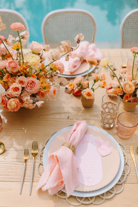 Just Peachy! A Beautiful Peach Inspired Spring Dinner Party • Beijos Events Peach Party Table Decor, Wedding Peach Color Schemes, Peach Table Setting, Peach Tablescape, Peach Table Runner, Anniversary Brunch, Spring Dinner Party, Peach Party Decorations, Peach Bridal Showers