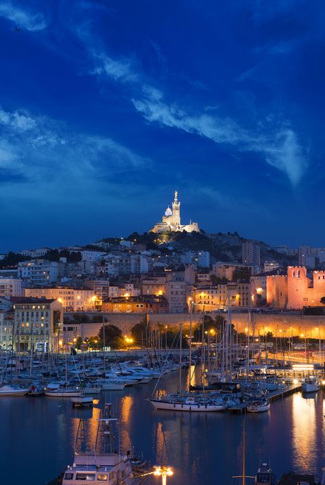 Notre-Dame de la Garde vu du vieux port de Marseille (France) Velodrome Marseille, France Aesthetic, Marseille France, World Cities, City Aesthetic, Beautiful Places To Travel, France Travel, South Of France, Travel Aesthetic