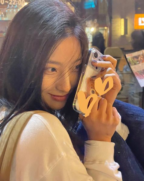 ꩜ saerom (fromis_9) Saerom Fromis, Lee Saerom, Saerom Fromis 9, Fromis 9 Icons, October 20, Pledis Entertainment, Selfie Poses, Girl Icons, Kpop Girl Groups