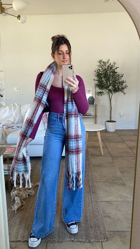 Wise Leg Jeans Outfit Winter, How To Style Blue Wide Leg Jeans, Wife Leg Jeans Outfit Winter, Outfit Ideas With Wide Leg Jeans, Super Wide Leg Jeans Outfit, Blue Jeans Winter Outfit, Long Wide Leg Jeans Outfit, Tops To Wear With Wide Leg Jeans, Blue Wide Leg Jeans Outfit