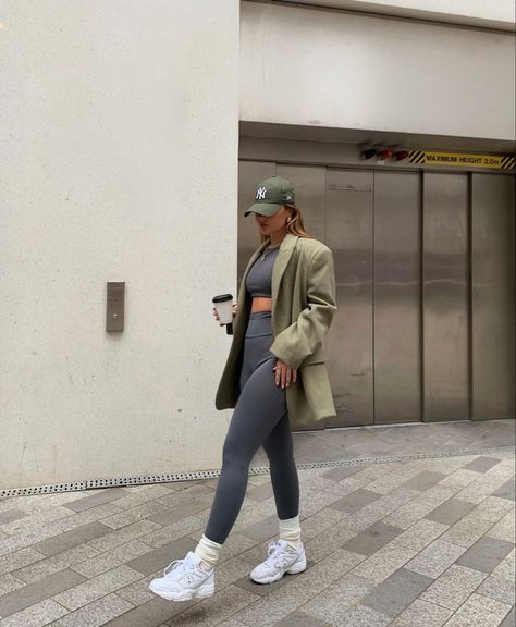 Outfit Ideas Sporty, Sportwear Outfit, Ellie Beatrice Joslin, Athleisure Inspiration, Leggings Outfit Fall, Look Legging, Winter Fashion Outfits Casual, Leggings Set, Athleisure Outfits