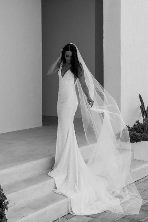 CHAPEL VEIL - A single-layer long veil, chapel veils are usually two – two and a half meters long. Rembo Styling, Chapel Veil, Minimalist Wedding Dresses, Long Veil, Elegant Wedding Dress, Wedding Veils, Wedding Veil, Bridal Inspiration, Wedding Dresses Simple