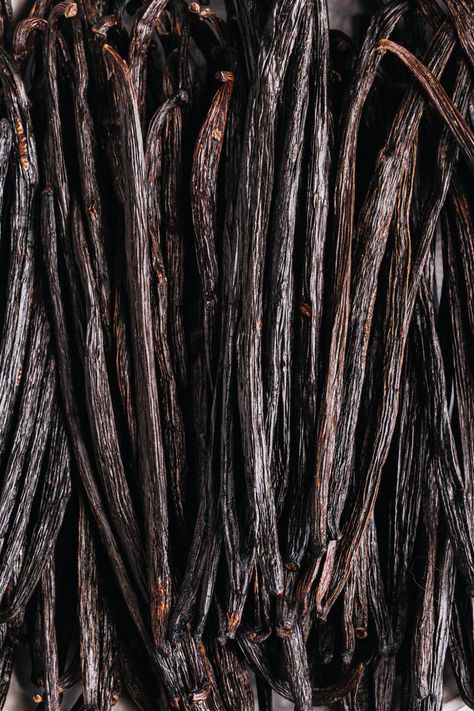 Vanilla Beans: All You Need to Know - The Kate Tin Grow Vanilla Beans, Vanilla Bean Cupcakes, Vanilla Spice, Baking Substitutes, Vanilla Beans, Chocolate World, Perfume Packaging, Vanilla Orchid, White Rum