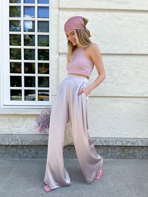 Chic silk pants Long Satin Pants, Silk High Waisted Pants, Style Silk Pants, Silk Fit Pants, Satin High Waisted Pants, Wide Silk Pants Outfit, Patterned Silk Pants Outfit, High Waist Satin Pants, High Waisted Satin Pants