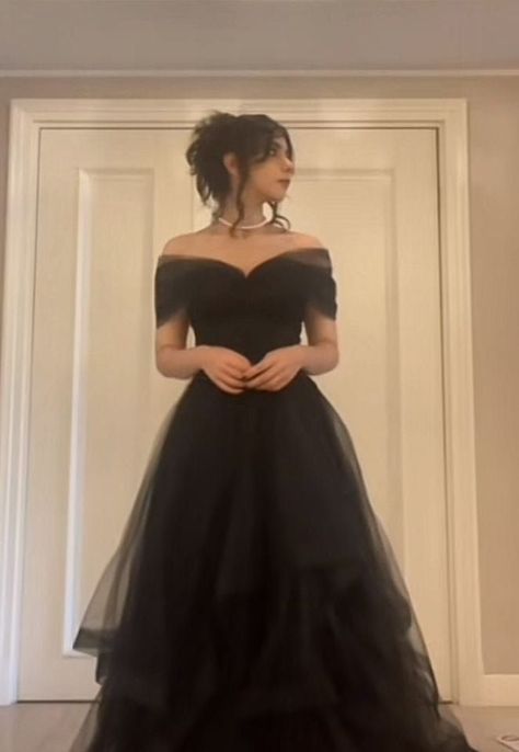 Black Cottage Core Prom Dress, Dark Prom Dresses Black, Black Prom Dress Gown, Basic Black Wedding Dress, Prom Looks Aesthetic, Black Prom Dresses Tulle, Black Prom Dress Curvy, Medium Size Prom Dress, Black Ballgown Prom Dress