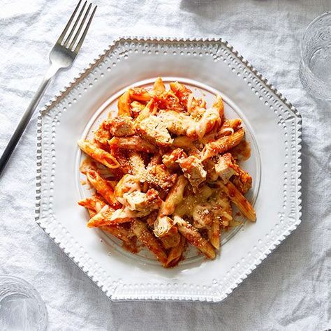 Quick Cooker Chicken Parmesan Pasta - The Pampered Chef® Pampered Chef Quick Cooker, Parm Pasta, Rockcrok Recipes, Italian Night, Chicken Parmesan Pasta, Pampered Chef Recipes, Tomato Pasta Sauce, Pressure Cooker Chicken, Parmesan Pasta