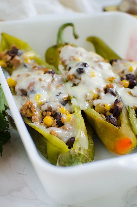 Stuffed Hatch Peppers - delicious spicy hatch chiles stuffed with ground turkey, black beans, corn, salsa, and topped with monterey jack cheese. Easy and healthy dinner! Stuffed Hatch Peppers, Hatch Pepper Recipes, Ground Turkey Black Beans, Hatch Chili Peppers, Hatch Chili Recipes, Hatch Peppers, Hatch Chile Recipes, Green Chile Recipes, Hatch Chiles