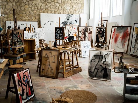 Atelier Joan Miró | © Thierry Chervel/Flickr Jean Loup Sieff, August Sander, Joan Mir, Max Ernst, Ecole Art, Dream Studio, Easels, Artist Aesthetic, Joan Miro