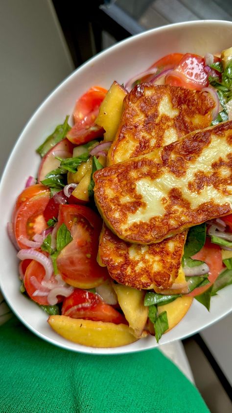 Conor Curran | 🍅HALLOUMI, TOMATO & PEACH SALAD🍅 Welcome to Day 16 of 20 Days of Christmas Recipes where I show you a light but punchy salad that hits… | Instagram Halloumi Peach Salad, Summer Recipes For Hot Days, Hallumi Recipes Salad, Halloumi Meals, Halloumi Tomato, Halloumi Bowl, Halloumi Recipes, Peach Caprese Salad, Peach Caprese