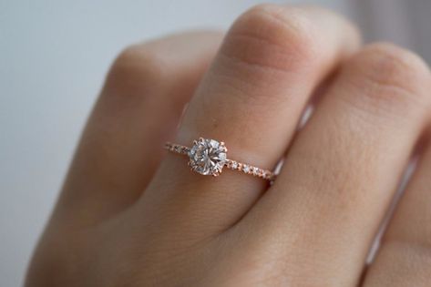 Half carat of pure love with all the rose-gold-romance on this double claw prong solitaire // Simple Rose Gold Round Engagement Ring // mysweetengagement.com // #engagementrings #simpleengagementring #solitairering #roundengagementring #goldengagementring Fine Engagement Rings, Cool Wedding Rings, Beautiful Wedding Rings, Round Engagement Rings, Wedding Rings Halo, Wedding Rings Solitaire, Princess Cut Engagement Rings, Simple Engagement Rings, Beautiful Engagement Rings