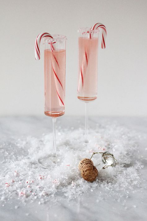 Peppermint White Christmas Cocktail Cocktail Prosecco, Christmas Cocktails Easy, Winter Sangria, Christmas Champagne, Champagne Recipes Cocktails, Winter Drink, Peppermint White, Best Champagne, Prosecco Cocktails