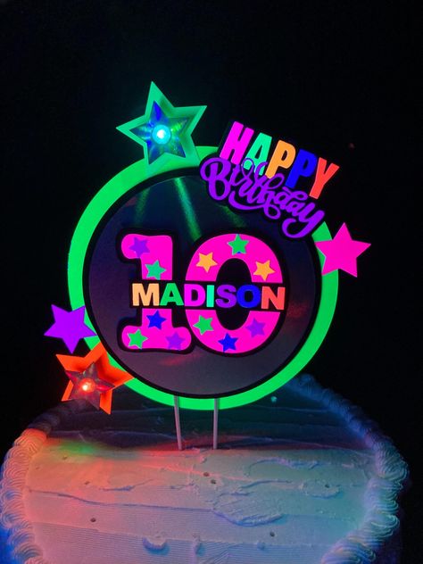 Pastel Neon Party, Neon Cakes Glow Birthday Parties, Neon Bday Party, Neon Birthday Party Decorations, Rave Party Theme, Glow Party Food, Glow Party Cake, Neon Cake Topper, Rave Party Decorations