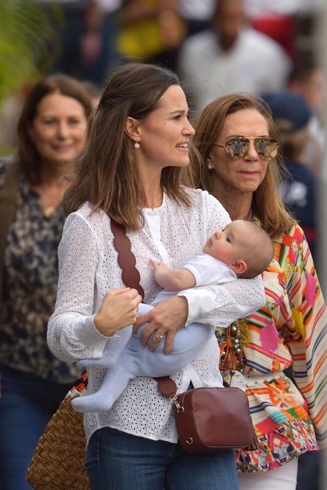 Pippa Middleton Steps Out In St Barts With Her Baby Boy — See The Pics! Pippas Wedding, Kate Middleton Family, Pippa Middleton Style, Pippa And James, James Middleton, Princesse Kate Middleton, Carole Middleton, James Matthews, Kate And Pippa