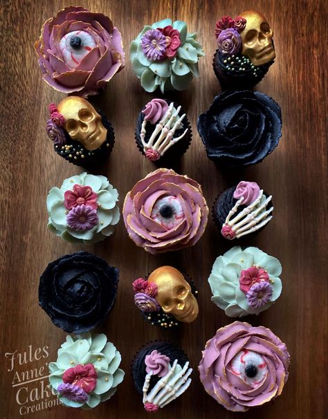 Cupcake Rose, Halloween Cake Decorating, S Cake, Spooky Food, Halloween Baking, Halloween Desserts, Halloween Snacks, Halloween Food For Party, Halloween Cupcakes