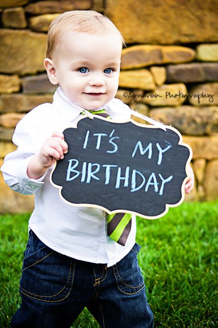 first birthday invitation idea ! Maybe do a thank you for thank you cards 1st Birthday Pictures, 1st Birthday Photoshoot, First Birthday Pictures, 1st Birthday Photos, Baby Boy 1st Birthday, Birthday Photography, Foto Baby, Baby 1st Birthday, Princess Castle