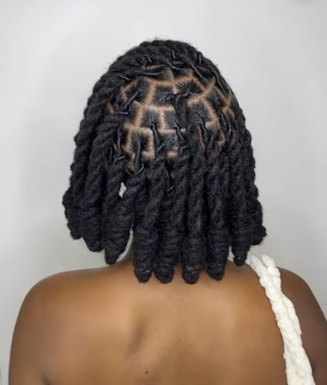 Two Strand Twist Bob Locs, Loc Knots, Invisible Locs, Loc Nation, Dreadlocks Styles, Natural Hair Weaves, Locs Styles, Short Locs, Cute Box Braids