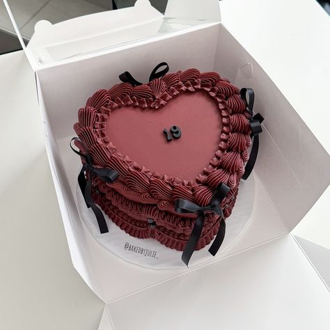 Baked by Julie LLC | West Covina, CA 91791 (@bakedbyjulie_) • Instagram photos and videos Not 30 Yet Birthday Ideas, Burgundy Cake Ideas, 22 Bday Ideas, Red Aesthetic Cake, Burgundy Birthday Party Ideas, Burgundy Birthday Cake, Birthday Cake Designs Unique, Bday Cake Design, Black Cake Decoration