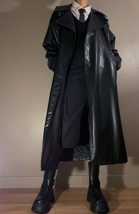 Dark Academia Simple Outfit, Shoegaze Fashion, Goth Men Outfits, Oppenheimer Outfit, Detective Fashion, Dark Green Outfit, Look 80s, Goth Style, Leather Trench