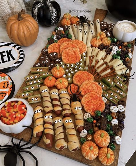 Veselý Halloween, Plat Halloween, Pelottava Halloween, Halloween Charcuterie Board, Halloween Sleepover, Halloween Buffet, Halloween Charcuterie, Dessert Halloween, Recetas Halloween