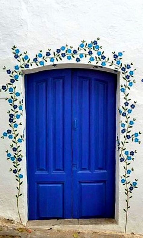 Cool Doors, Blue Door, Unique Doors, Beautiful Doors, Door Color, Painted Doors, Entrance Doors, On The Side, House Painting