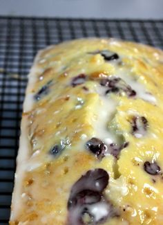 Cake Sour Cream, Lemon Blueberry Pound Cake, Lemon Glaze Recipe, Blueberry Pound Cake, Lemon Blueberry Bread, Pane Dolce, Sour Cream Pound Cake, Blueberry Bread, Cookies Cake