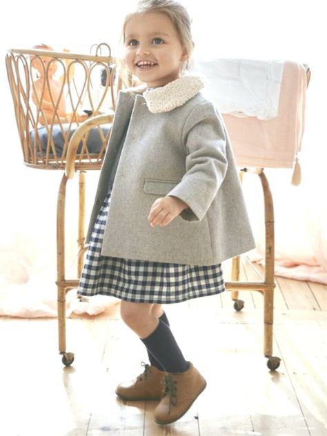 Baby look - French style - chic and timeless French style children's fashion ide..., #Baby #Chic #Childrens #Fashion #French #ide #style #timeless Check more at http://wallpaperbabyblog.cazipganyan.online/baby-look-french-style-chic-and-timeless-french-style-childrens-fashion-ide/ French Baby Clothes, Indian Dresses For Girls, Simple Dress For Girl, Indian Dresses For Kids, Childrens Coats, Popular Clothing Styles, Fashion French, French Baby, Indian Salwar Kameez