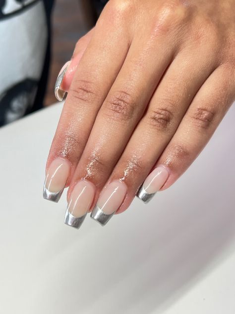 Chrome Silver Tip Nails, Metallic Nails French Tips Square, Silver French Nails Square, Chrome French Tips Coffin, Metallic Tips Nail, Silver Chrome French Tip Nails Coffin, Silver Metallic French Tip Nails, French Tip Nails Glitter Outline, Mirror French Tip Nails