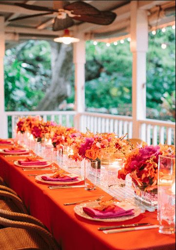 Orange Table Cloth Wedding, Pink And Orange Table Setting, Indian Table Setting, Restaurant Centerpieces, Orange Table Setting, Orange Table Cloth, Orange Tablescape, Pink And Orange Wedding, Orange Wedding Decorations