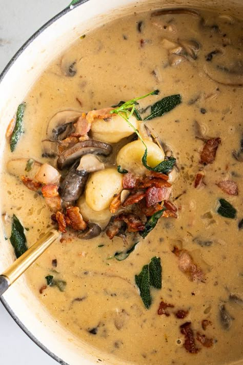 Creamy Bacon Mushroom Gnocchi Soup - Simply Delicious Creamy Gnocchi Soup, Easy Summer Pasta, Mushroom Gnocchi, Creamy Gnocchi, Bacon Soup Recipes, Gnocchi Recipes Soup, Cream Soups, Soup With Bacon, Bacon Mushroom