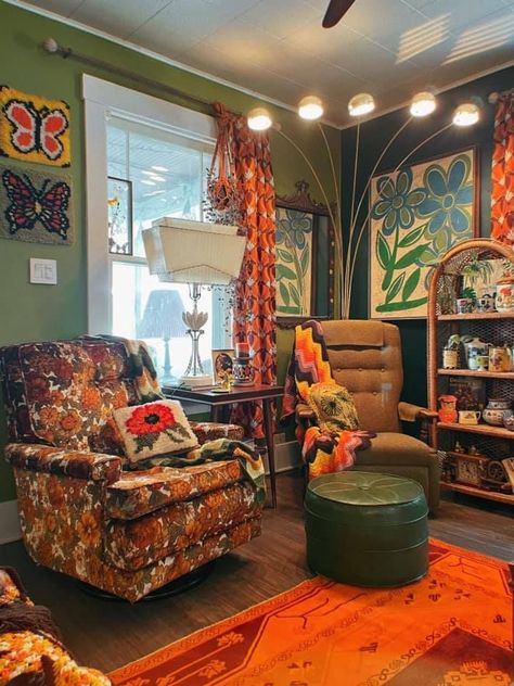 Maxamilist Interior 70s, 70s Earthy Aesthetic, 70s Bohemian Decor, 1970s Inspired Living Room, 70s Maximalist Bedroom, 70s Eclectic Living Room, 60s Aesthetic Home, 70s Home Inspiration, Living Room 70s Style