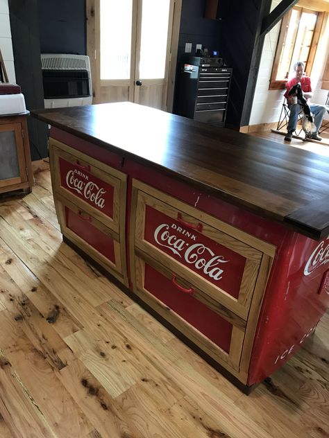 Antique Coca Cola Cooler | Towee Mountain Restorations Coke Kitchen, Coke Crate Ideas, Coca Cola Cooler, Coca Cola Poster, Coca Cola Kitchen, Coke Machine, Coca Cola Decor, Coca Cola Drink, Always Coca Cola