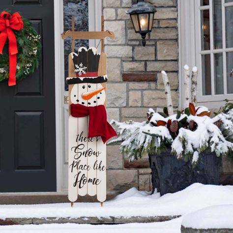 Sled Decor, Holiday Door Decorations, Snowman Sign, Wooden Welcome Signs, Christmas Wall Hangings, Casa Patio, Holiday Door, Christmas Sleigh, Christmas Yard