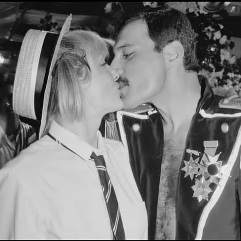 Mary And Freddie, 39th Birthday Party, Mary Austin Freddie Mercury, Queen Lead Singer, Mr Fahrenheit, Freddie My Love, Mary Austin, 39th Birthday, Freddy Mercury