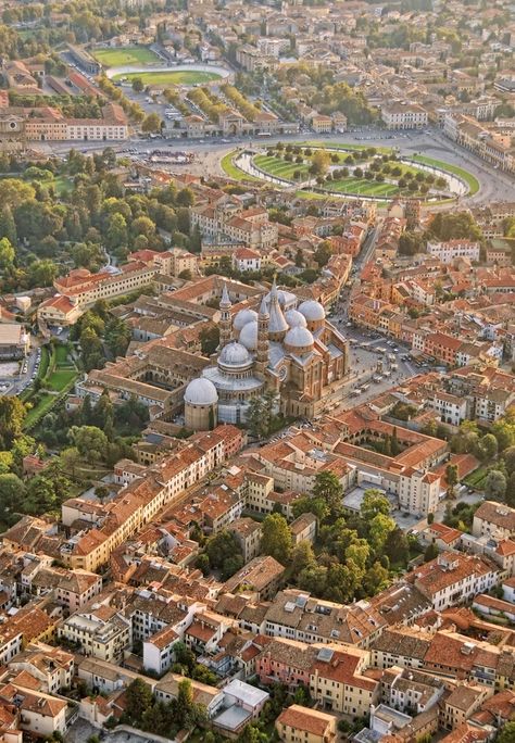 Landscape Magazine, Padova Italy, Padua Italy, Foto Tips, Padova, Places Around The World, Albania, Aerial View, Slovenia