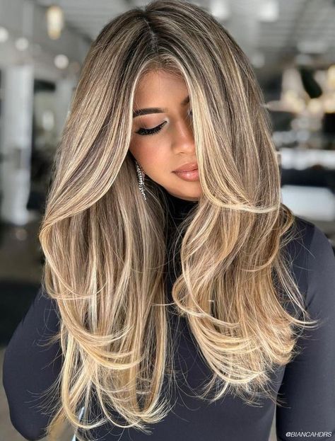 It's summer! Which means #BlondingSeason is back! Here is how to achieve this seasons top shades! 💁 ☀️ #blondehairdontcare #summer2022 Hottest Haircuts, Spring Haircuts, Subtle Layers, Vlasové Trendy, Blonde Hair Inspiration, Blonde Hair With Highlights, Long Locks, Long Blonde, Haircuts For Long Hair