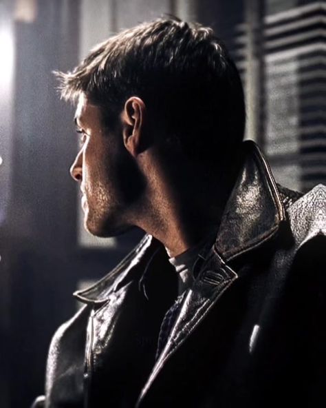 Dean Winchester Aesthetic, Jesen Ackles, Bobby Singer, Supernatural Wallpaper, John Winchester, Supernatural Pictures, Supernatural Dean Winchester, Supernatural Tv Show, Supernatural Destiel