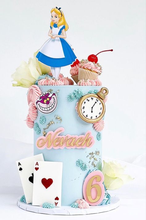 Alice Cake Wonderland, Alice In Wonderland Cake Ideas, Modern Birthday Cakes, Alice In Wonderland Cake, Fairy Birthday Cake, Wonderland Cake, Alice In Wonderland Tea Party Birthday, 1st Birthday Girl Decorations, Dad Birthday Cakes