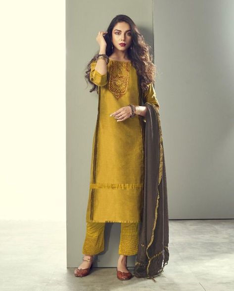 Kurta Bridal Salwar, Prachi Desai, Celana Fashion, Mustard Fabric, Stylish Kurtis Design, Salwar Suits Party Wear, Simple Lehenga, Yellow Suit, Silk Pant