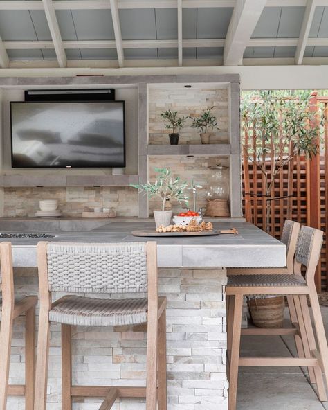 Marin Design Co. on Instagram: “Happy Father's Day to all the incredible dads out there! Hope everyone is spending time with family and maybe even BBQing with an outdoor…” Modern Farmhouse Backyard, Hastings House, Backyard Seating Area, House Pool, Farmhouse Patio, Outdoor Kitchen Bars, Outdoor Kitchen Plans, Pool Remodel, Outdoor Patio Designs