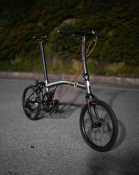 My Wife's full titanium Brompton clone - Bike Forums Brompton Accesories, Brompton Custom, Fixie Gear, Bike Swag, Titanium Bike, Brompton Bicycle, Brompton Bike, Touring Bicycles, Urban Bicycle