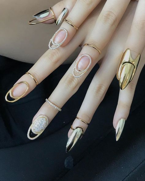 JENNIERAZZI on Instagram: “200629 @nail_unistella updated with Jennie’s nails for How You Like That teaser  #HowYouLikeThat #HYLT #하우유라이크댓  #BLACKPINK #Jennie…” Nail Rings, Solid Color Nails, Silver Nail, Gothic Metal, Nail Ring, Trendy Ring, Brass Material, Creative Fashion, Nail Tips