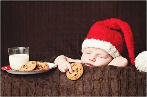 23 Adorable DIY Christmas Baby Photo Ideas - Just Simply Mom Photo Bb, Christmas Baby Pictures, Foto Newborn, Baby Christmas Photos, First Christmas Photos, Baby News, Xmas Photos, Photo Deco, Family Christmas Pictures