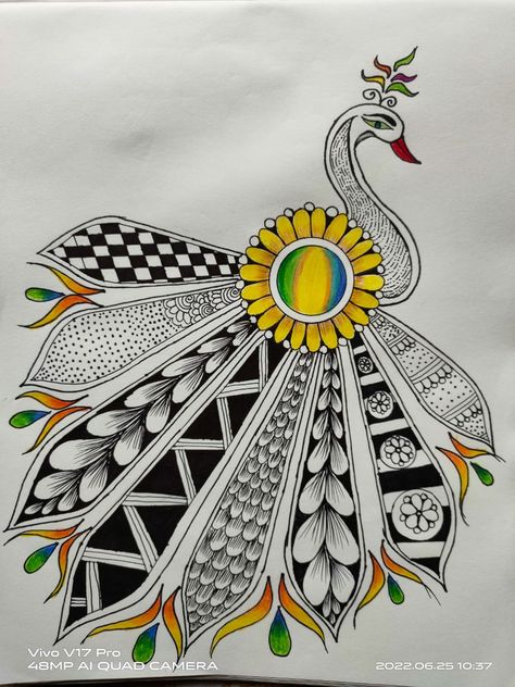 https://pin.it/4ih28kH Peacock Mandala Art, Bird Mandala, Vishnu Ji, Peacock Mandala, Madhubani Paintings, Coil Pottery, Fabric Paint Designs, Cool Paper Crafts, Mandala Designs