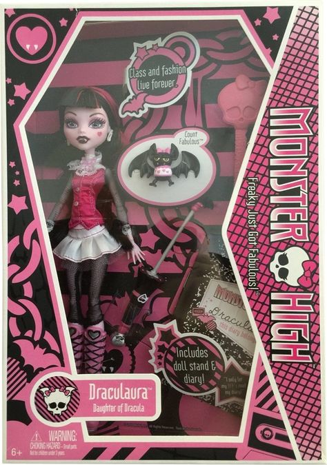 Monster High Characters List, Monster High Doll Draculaura, I Coffin Monster High, Monster High Items, Monster High Box Art, Monster High Merch, Monster High Dolls Draculaura, Monster High Stuff, Monster High Original