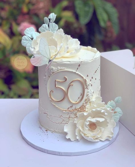 Cakes Birthday Aesthetic, 50th Birthday Cake For Mom, 60th Birthday Cake For Mom, 50th Birthday Cake For Women, Birthday Cake For Women Elegant, Birthday Cake For Women Simple, Anniversary Cake Designs, 50th Wedding Anniversary Cakes, Modern Birthday Cakes