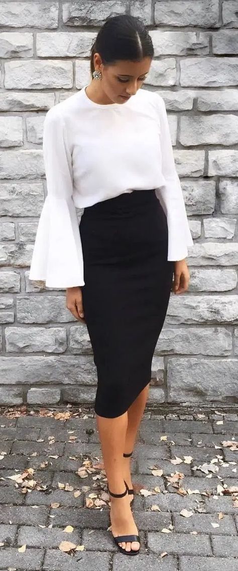 20+ easy ideas to style a black pencil skirt Outfit Formal Mujer, Outfit Clubwear, Work Outfits Frauen, Black Skirt Outfits, Outfit Elegantes, Pencil Skirt Outfits, Look Formal, Peplum Tops, Rock Outfit