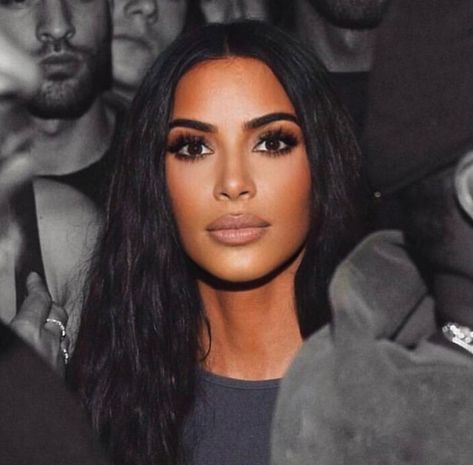 ♡ ; Pinterest : @ XOkikiiii Makeup Ideas Contouring, Kim Kardashian Makeup Looks, Kim K Makeup, Kylie Jenner Kim Kardashian, Kim Kardashian Wedding, Silvester Make Up, Kardashian Wedding, Estilo Kim Kardashian, Kim Kardashian Kylie Jenner